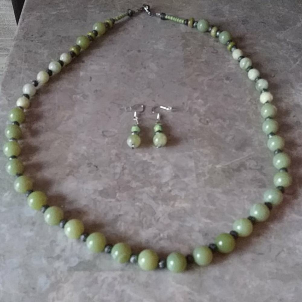 NWOT Handmade beaded necklace & earring set